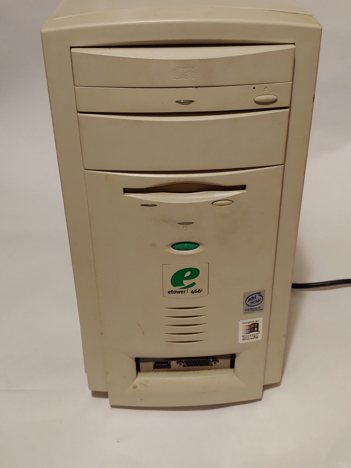 Vtg Emachines Etower 466i Desktop Computer-turns on-See description - Buy as is
