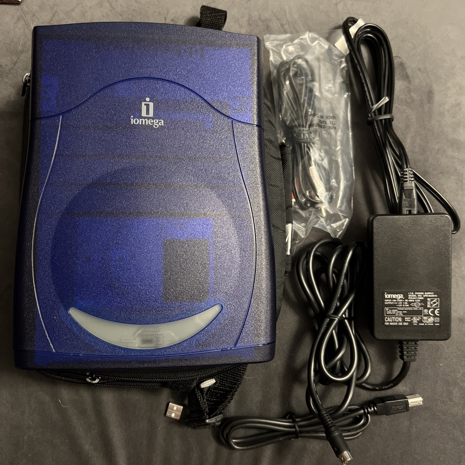 iomega CDRW9602EXT3  CD-RW External CD ROM Vintage Y2K 2002 Blue W/ Cables Case