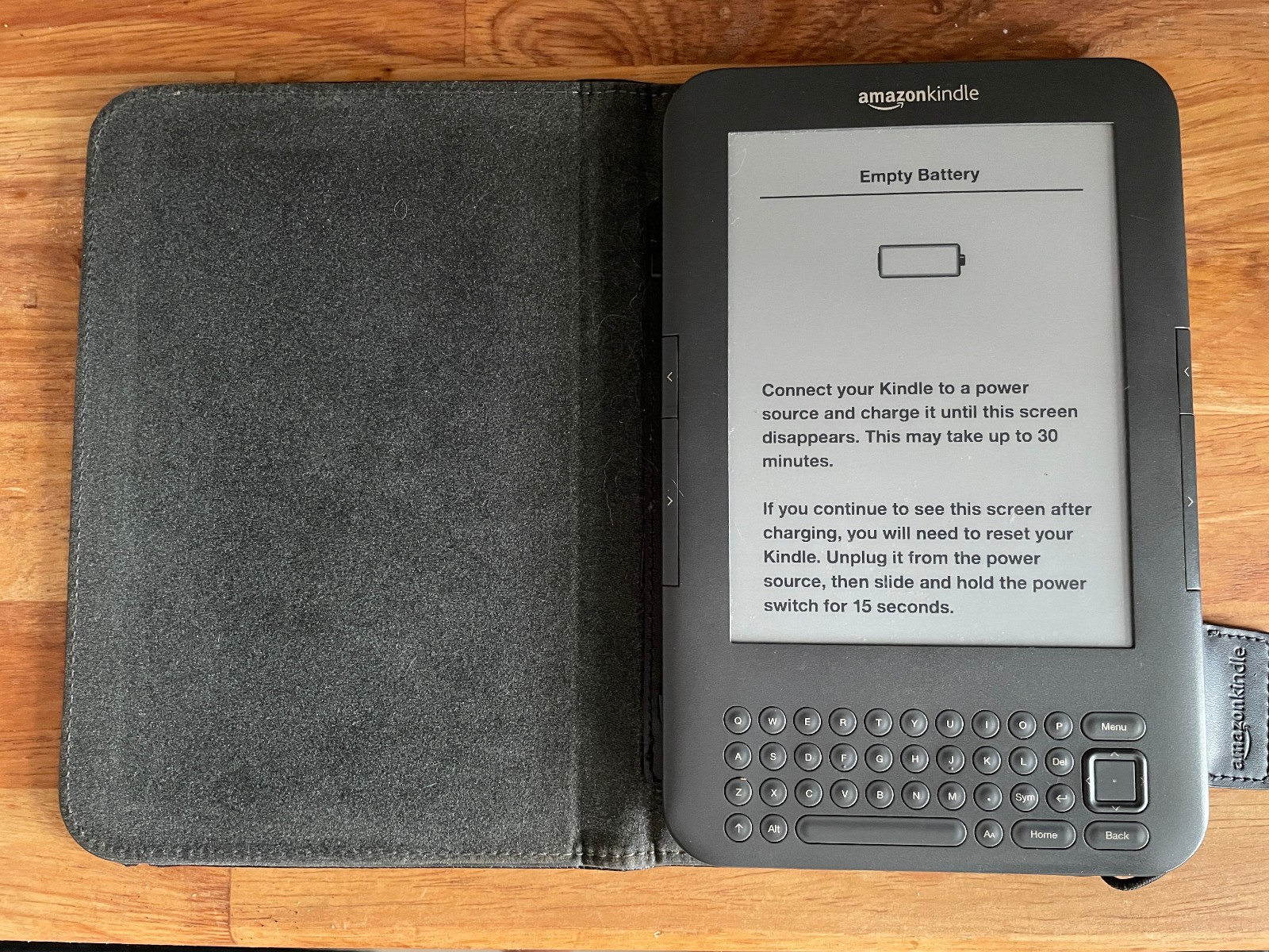 Amazon Kindle Keyboard 3rd Generation D00901 6" WiFi E-Reader, MINT