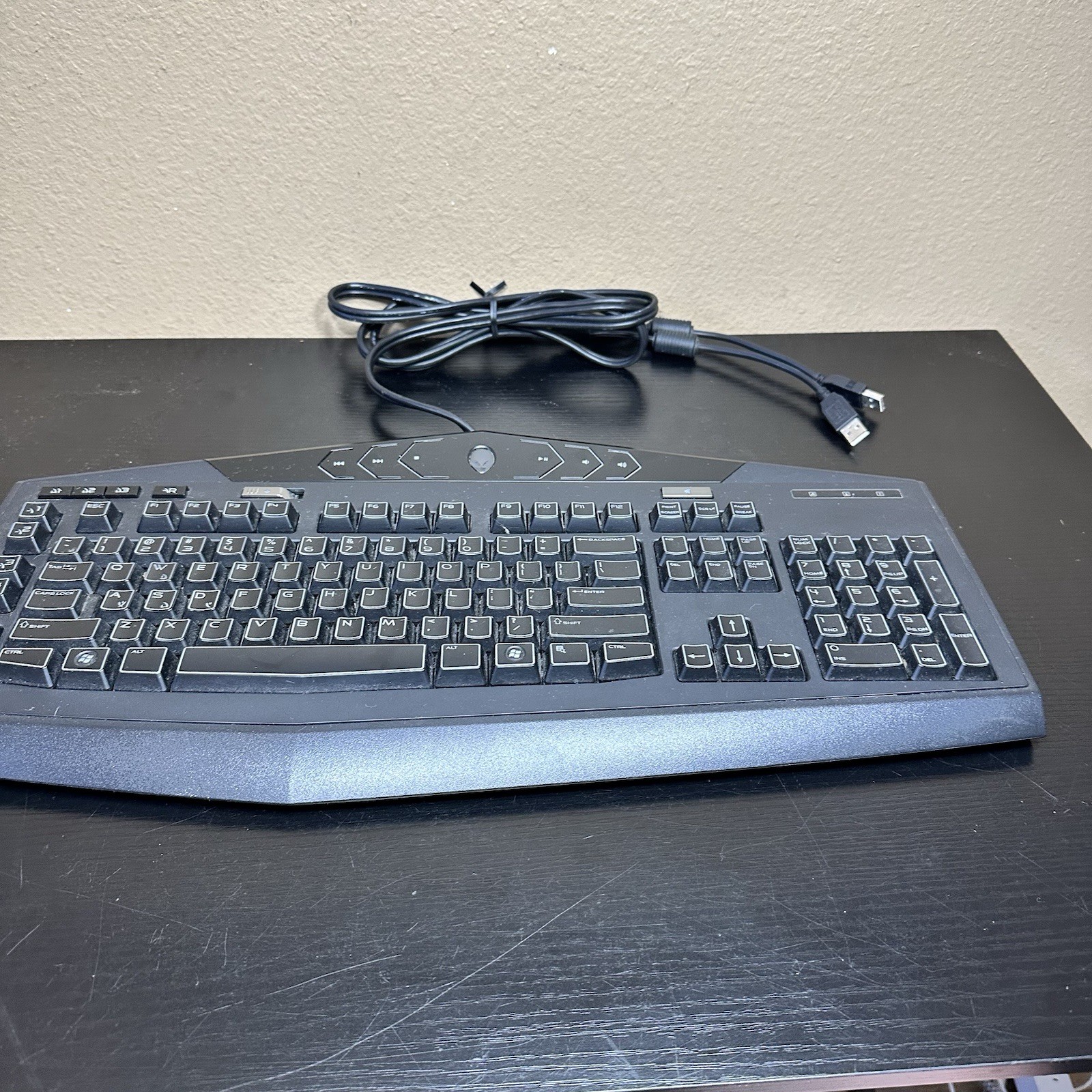 Dell Alienware TactX Gaming Illuminated Keyboard Y-U0008-O  KG900 Wired 