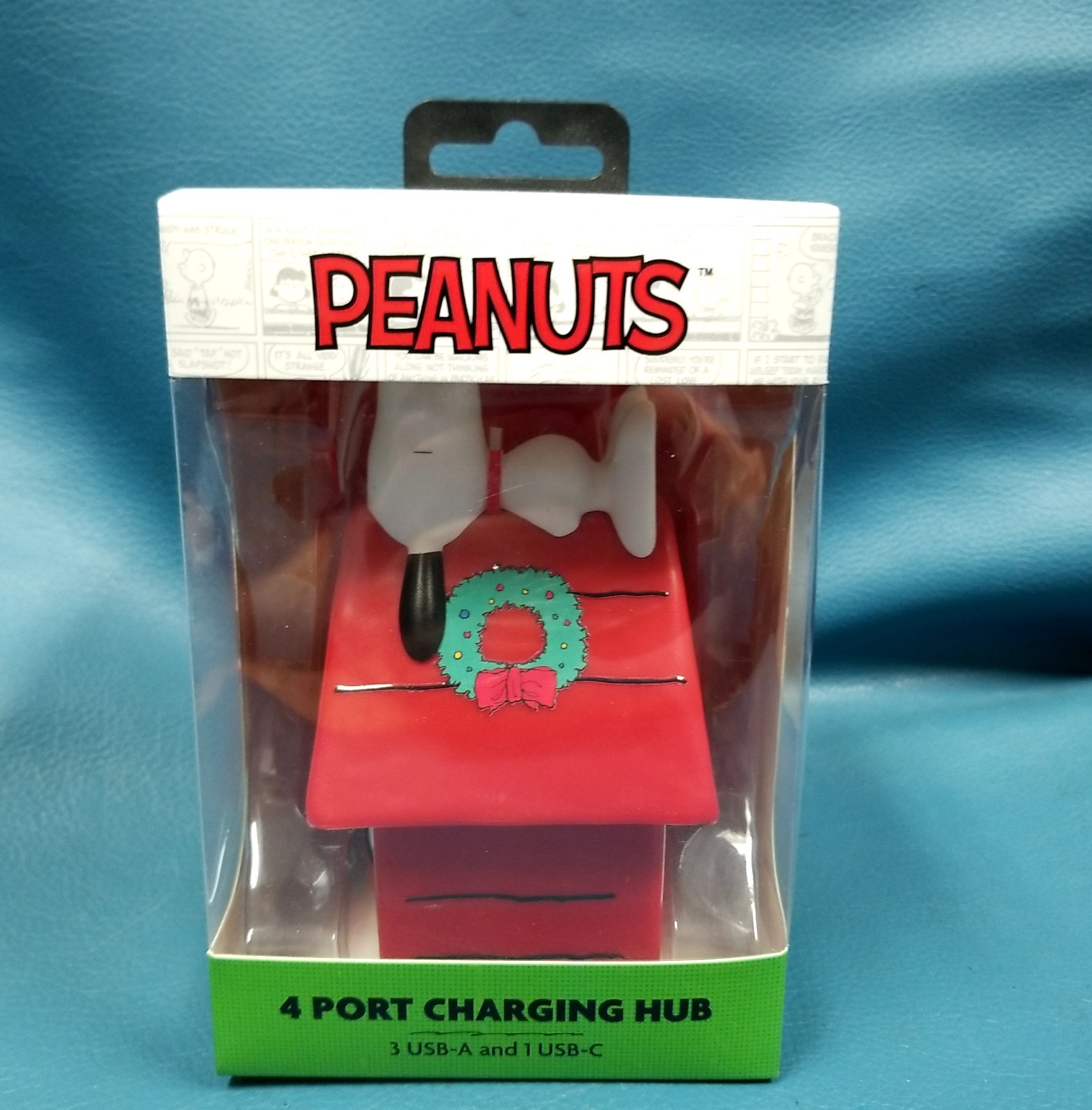 NEW SEALED Peanuts Holiday Snoopy 4 Port Charging Hub 3 USB + 1 USB-C Christmas