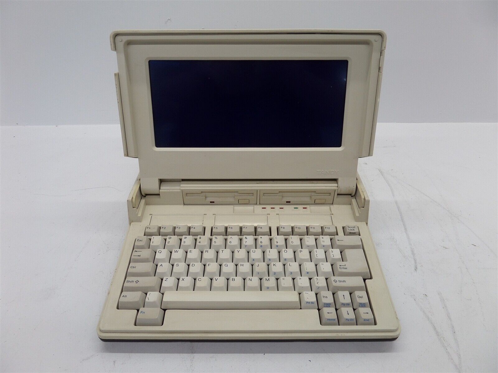 Vintage Tandy 1400 25-3500 Laptop Computer