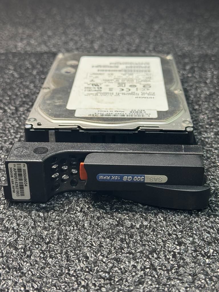 EMC  005049034 HUS156030VLS600 300GB 15K RPM 64MB Cache 6Gb/s SAS HDD 3.5"