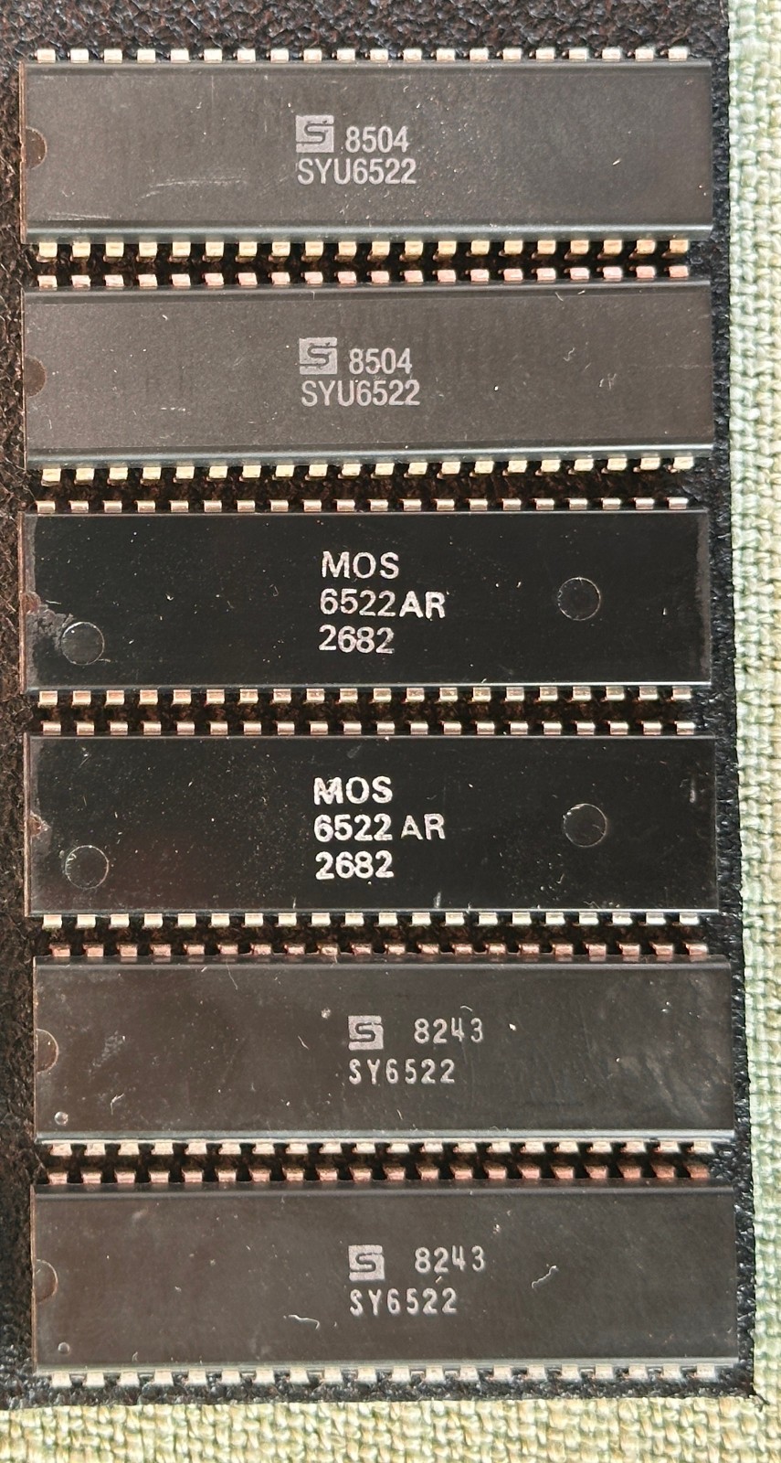 6522 (1x) MOS chip for Commodore VIC / VC 20 floppy 1541 #