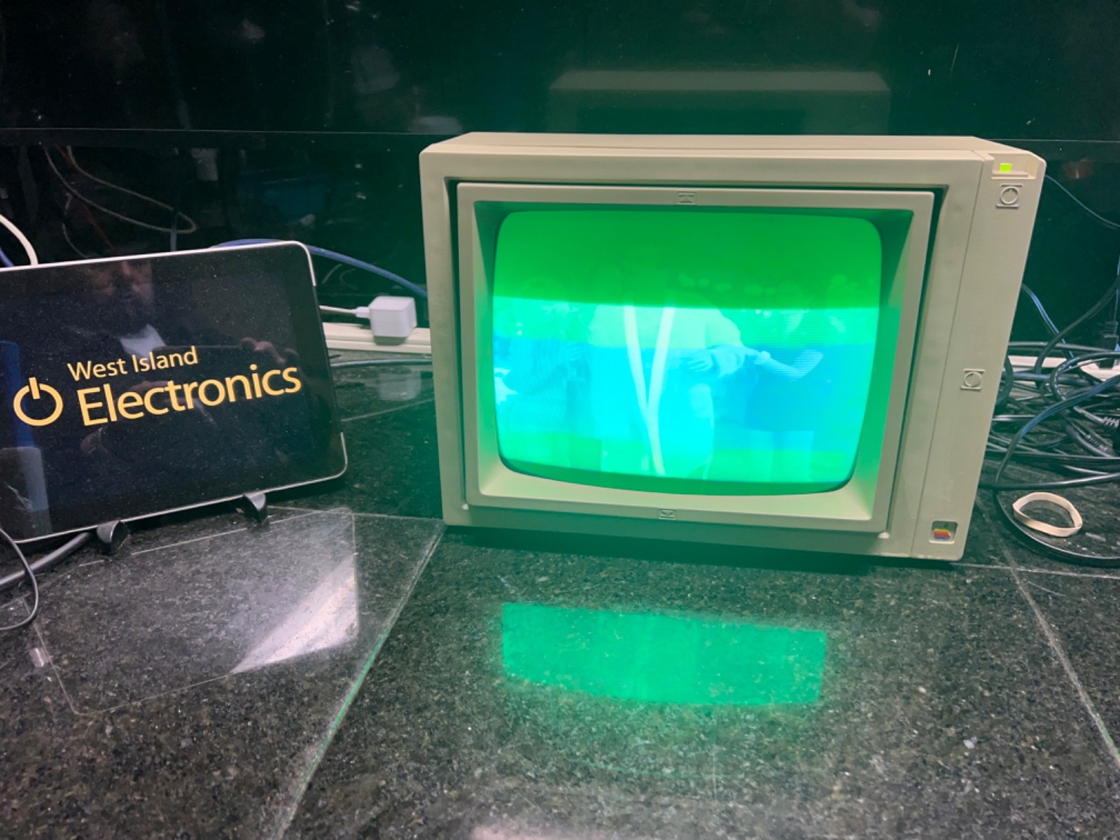 Apple II Green Phosphor Composite Tilt Screen Monitor A2M2010