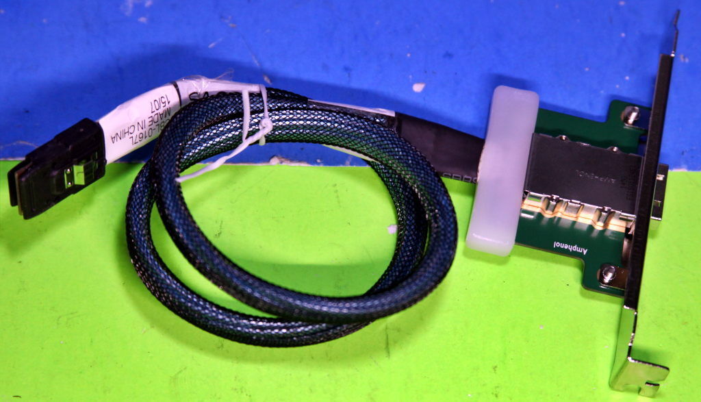 CBL-0167L Supermicro Internal to External 1 Port MiniSAS Cascading 61cm Cable