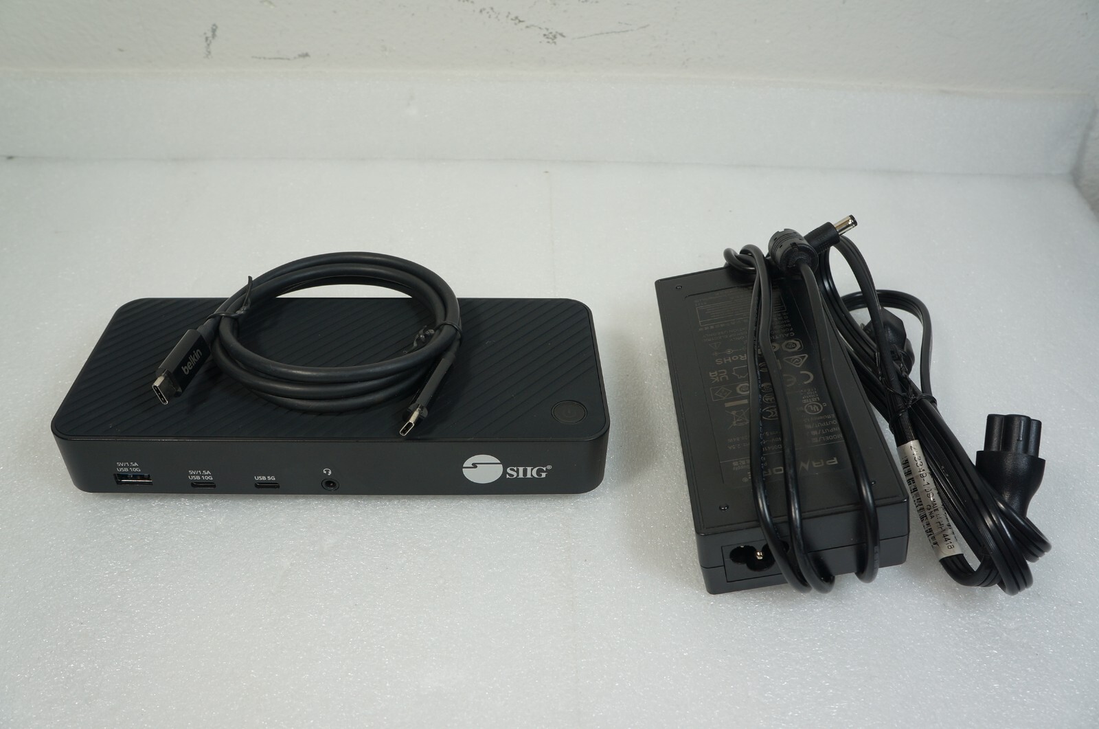 SIIG JU-DK0P11-S1 Triple Hybrid 4K Video DisplayLink Docking Station PD Charging