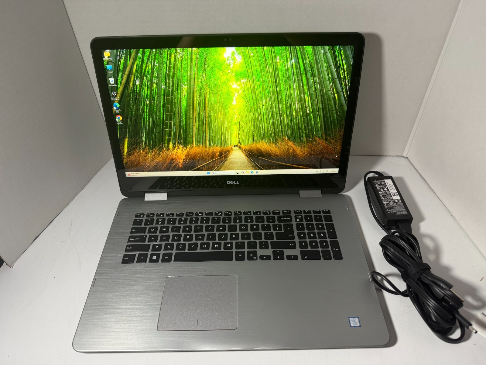 Dell Inspiron 17 7779 2-in-1 17.3" Touch i7-7500U 16GB -1TB SSD NVIDIA 940MX