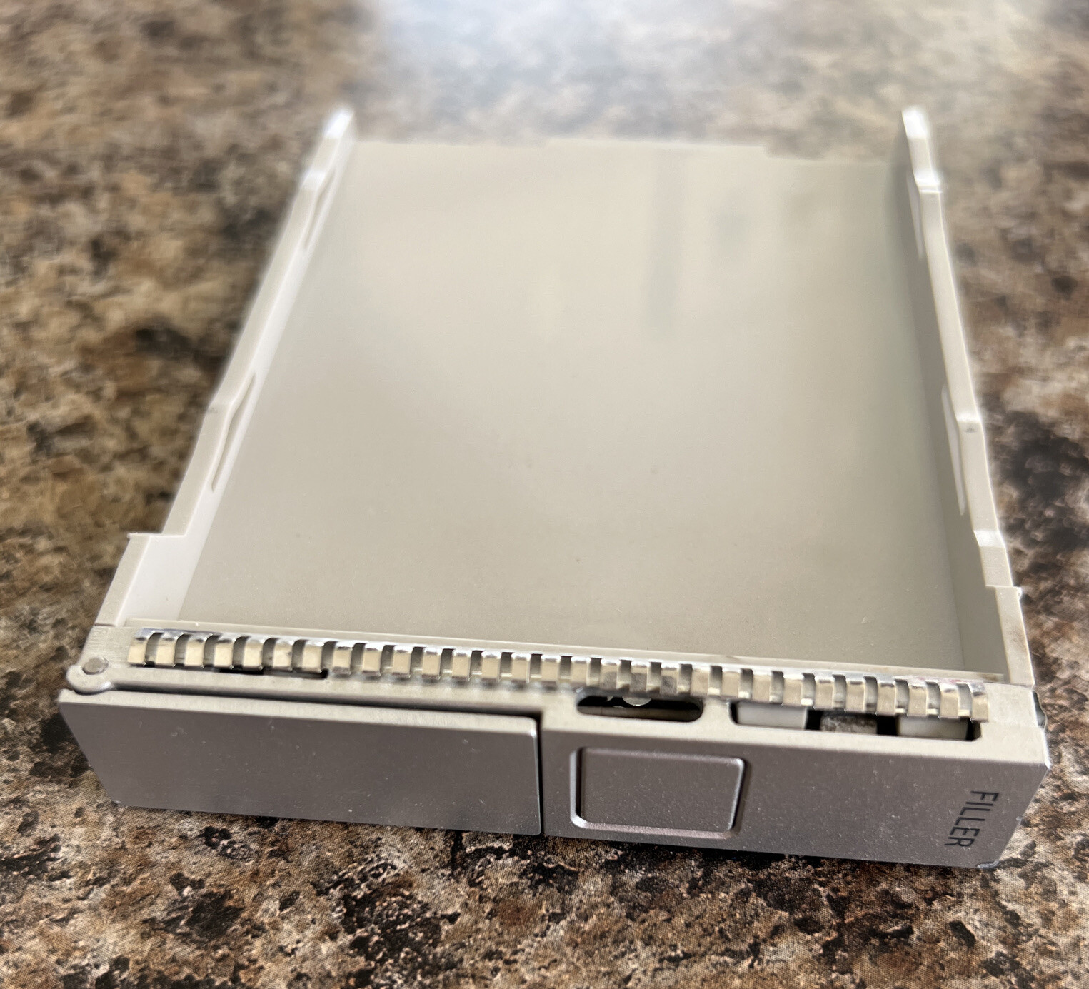 SUN MicroSystems SunFire X4100 Server 2.5" Hard Drive Blank Filler 330-4033-01
