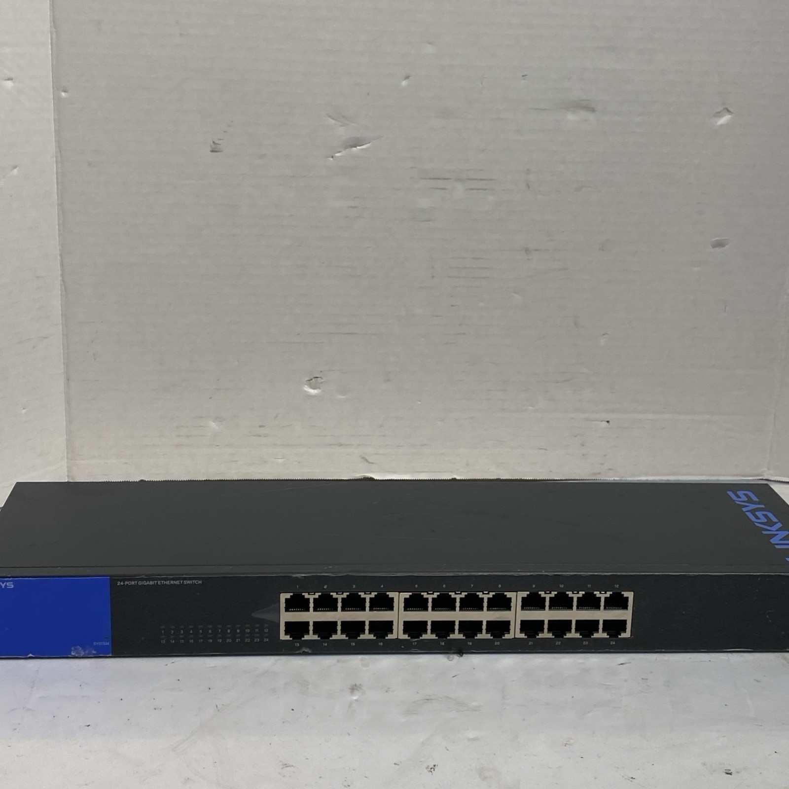 24-Port Gigabit Ethernet Switch Linksys SE3024 Metallic
