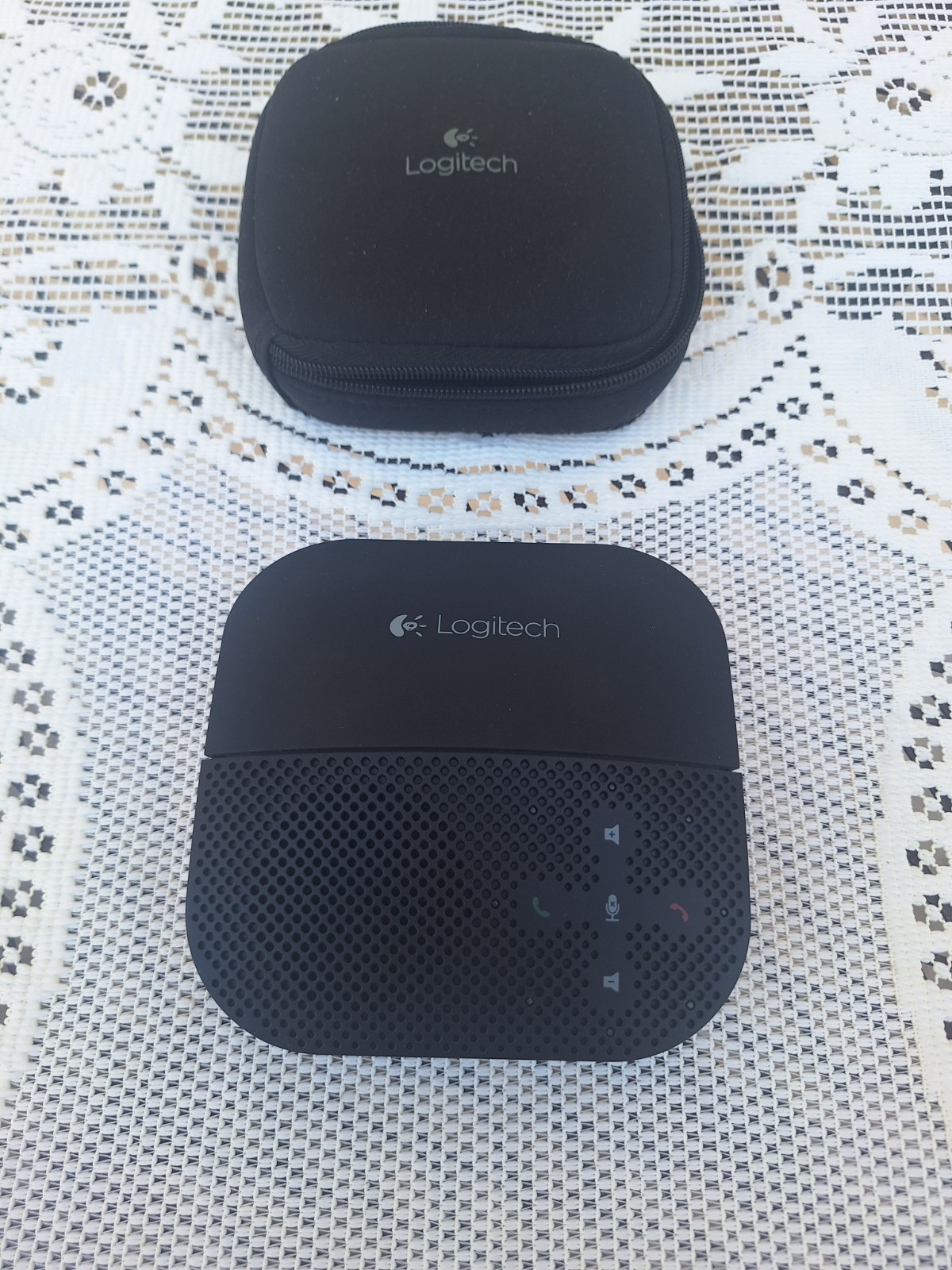 Logitech Speakerphone P710e — Portable USB/Bluetooth Conference Speaker