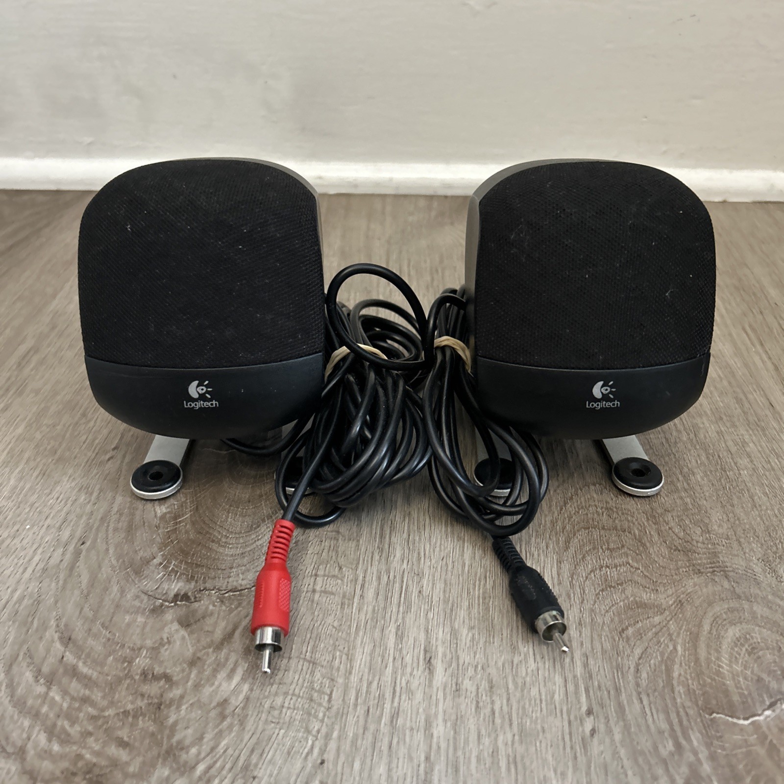 Logitech Z-640 Computer Satellite Speakers Red Black Right Pair Wired Tested