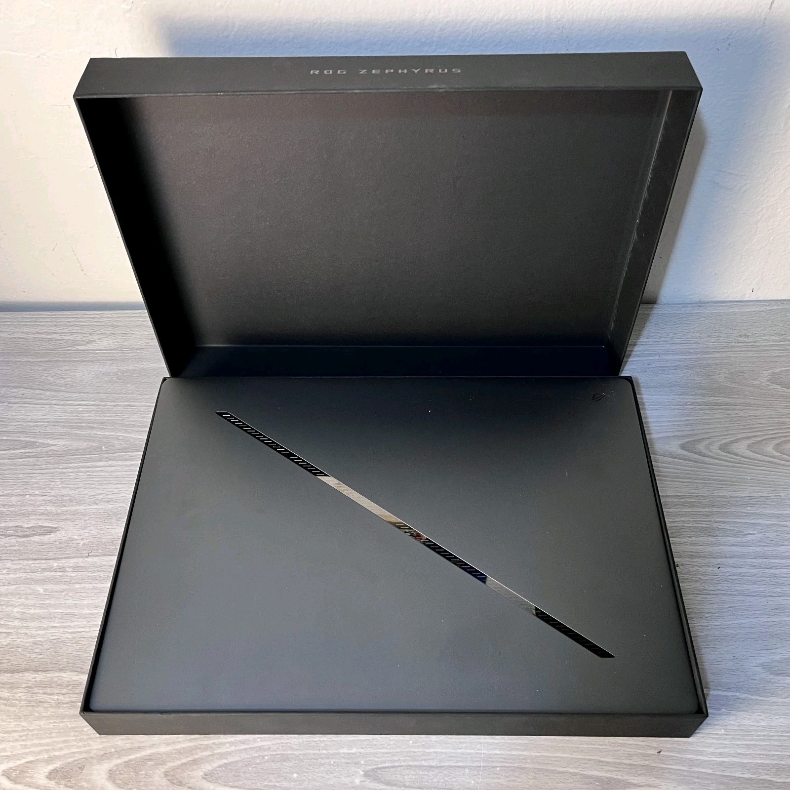 Asus ROG Zephyrus G16 RTX 5070 Ultra 9 285H 16GB 1TB SSD 