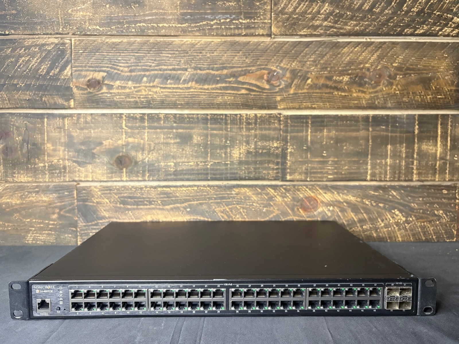 SonicWall SWS14-48FPOE 48x 10/100/1000 (PoE+), 4x SFP+ 02-SSC-8382 1RK47-0E7