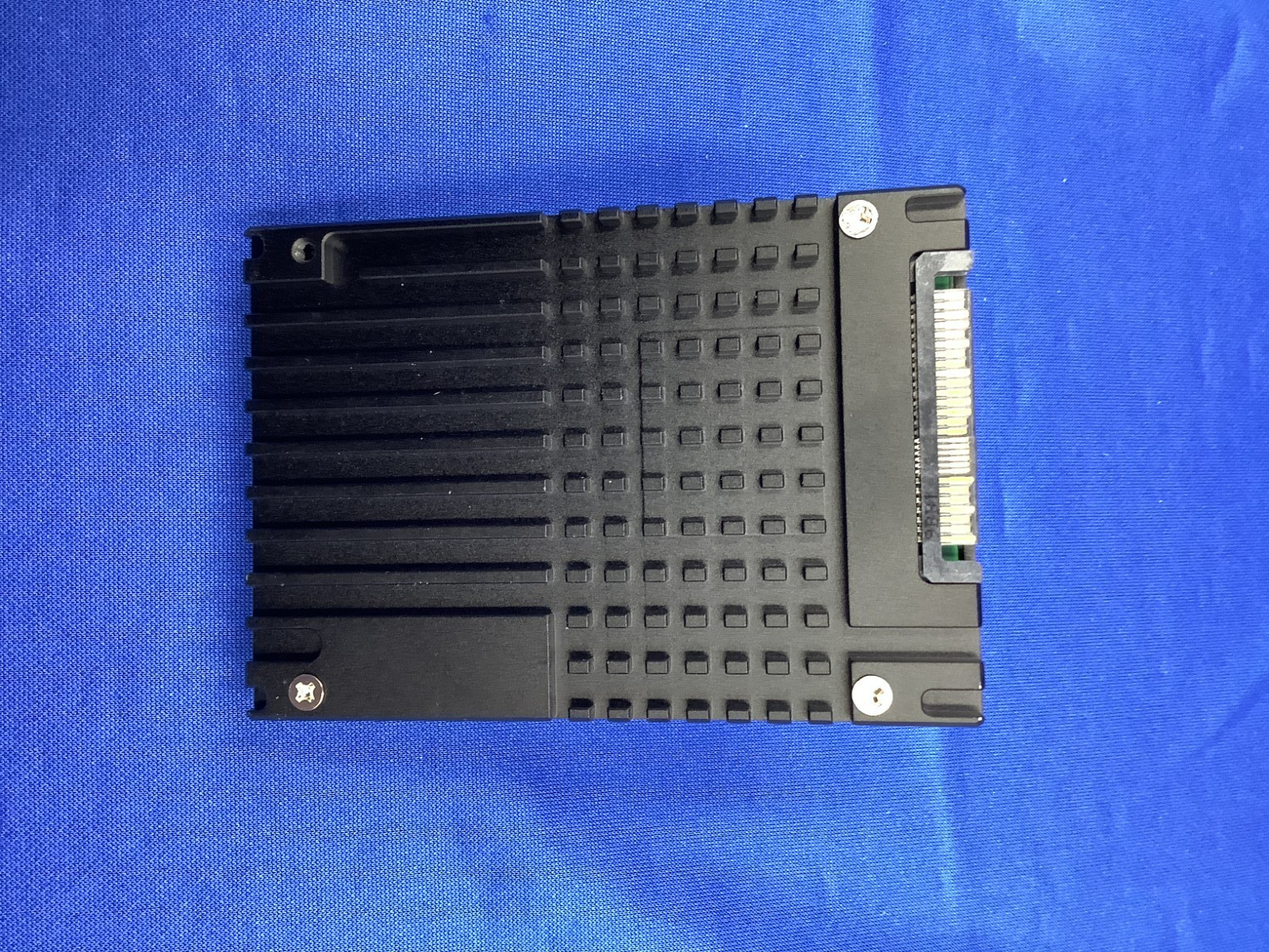 MTFDHAL3T2TDR-1AT1ZABYY Micron 9300 MAX 3.2TB PCIe3.0 NVMe U.2 2.5in SSD