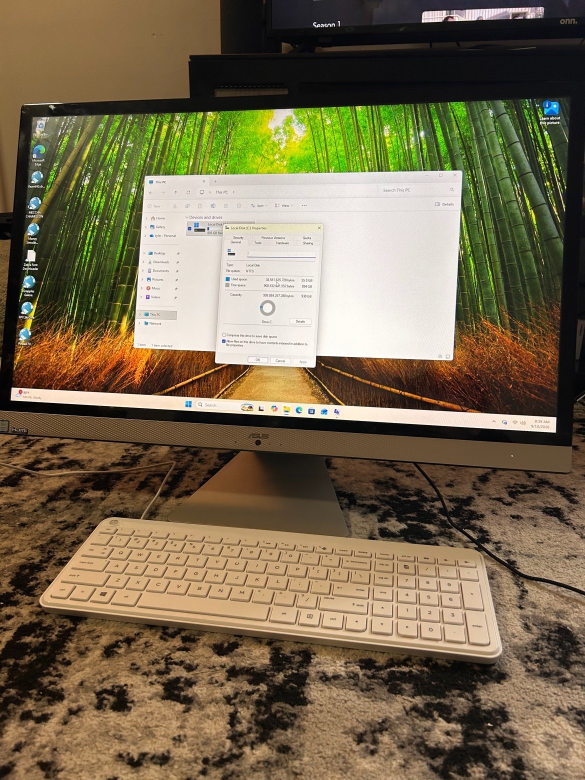 ASUS Vivo AiO 27in Touch All-in-One PC i5-8250U 16GB RAM 1TB HDD Win11 Keyboard