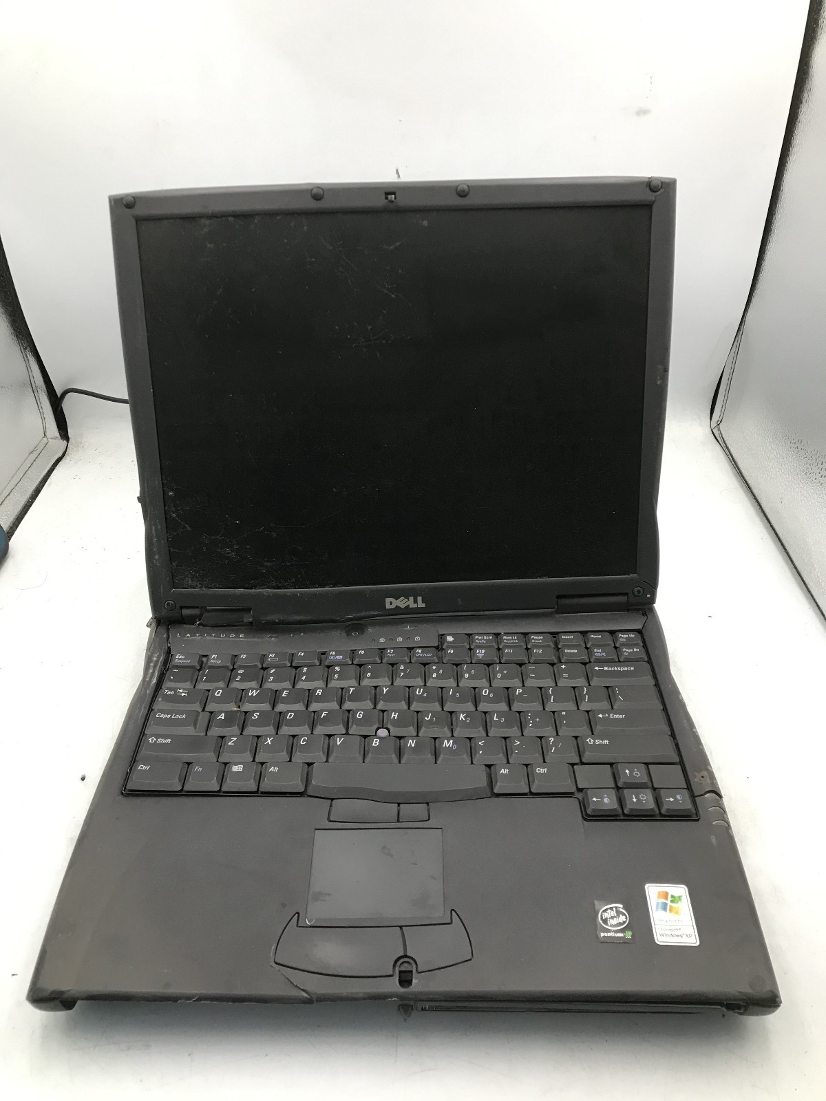 DELL LATITUDE C510 - FOR PARTS/DAMAGED - INTEL PENTIUM III - 256MB RAM -READ- BB