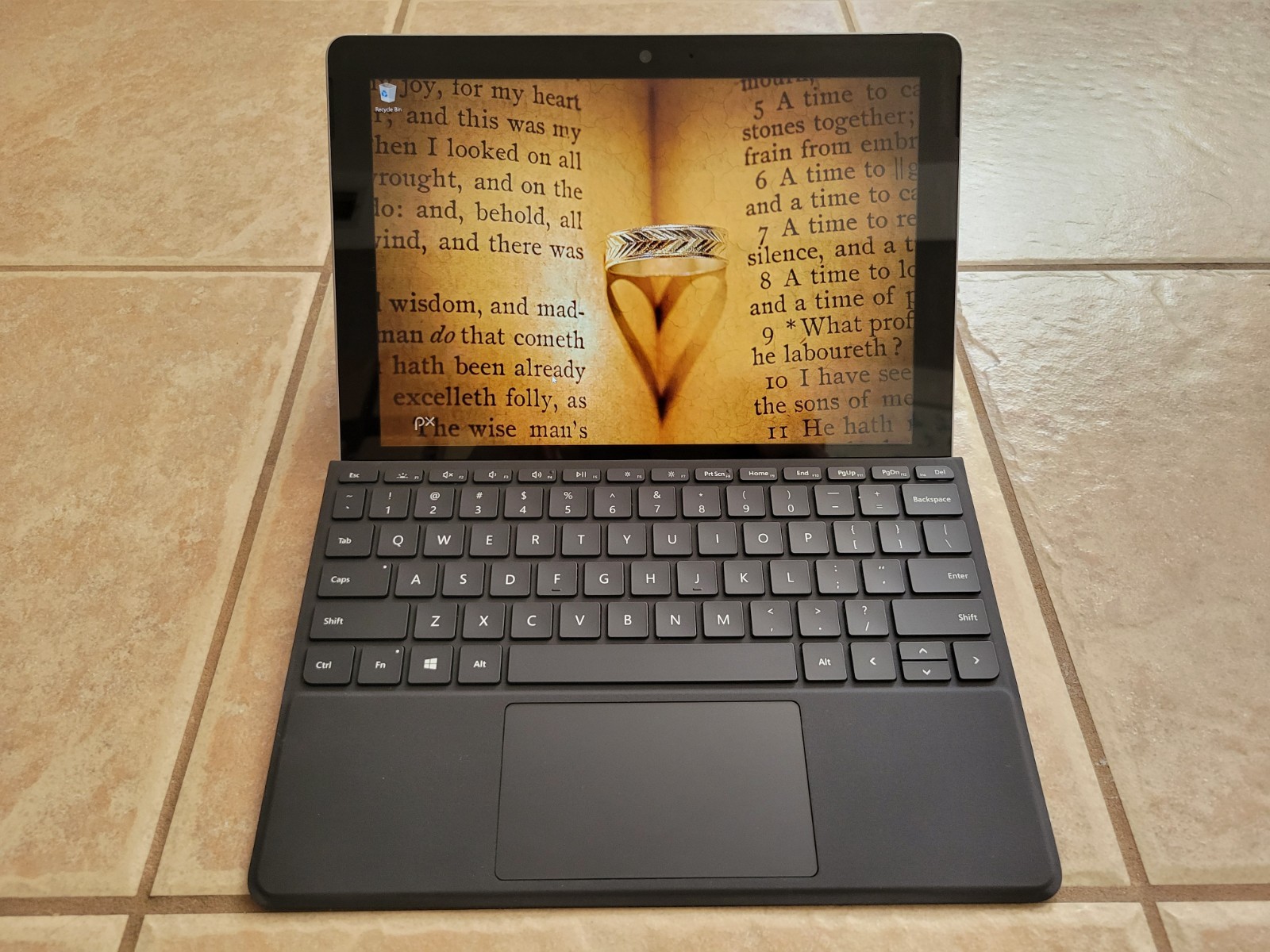 Microsoft Surface Go 8GB RAM 128GB SSD 10 Inches Tablet - Silver + Keyboard