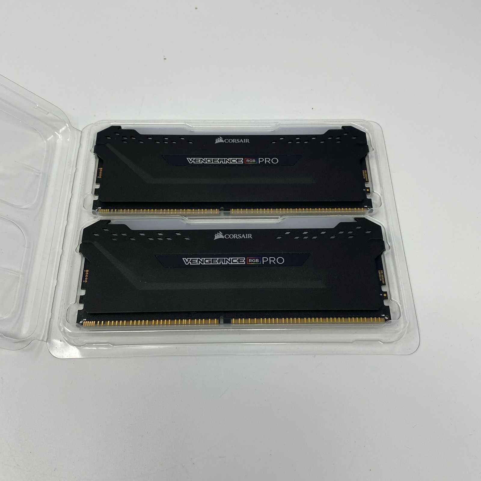 CORSAIR Vengeance RGB PRO 32GB (2x16GB) DDR4-3200 CL16 - Black