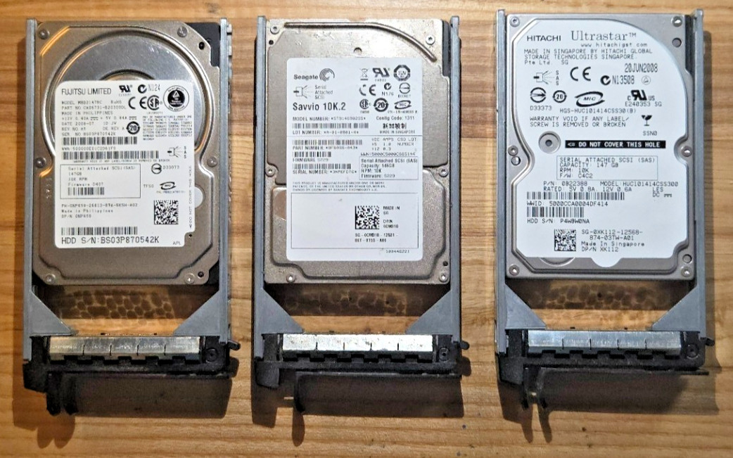Lot of 3x Dell PowerEdge 146GB 10K 2.5" SAS Hard Drive w Caddy CM318 NP650 XK112