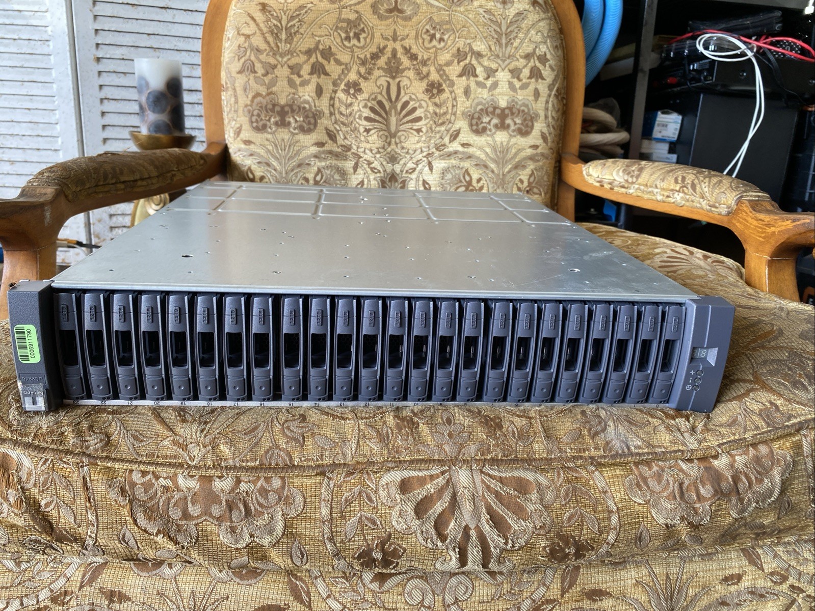 NetApp DS2246 (NAJ-1001) Disk Shelf with 1.2TB Drives.