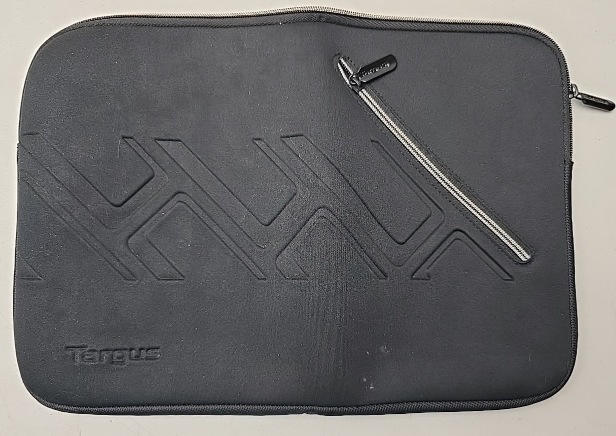 Targus Trax Sleeve for 15" Laptops Black (TSS67750) Zip Closure Front Pocket