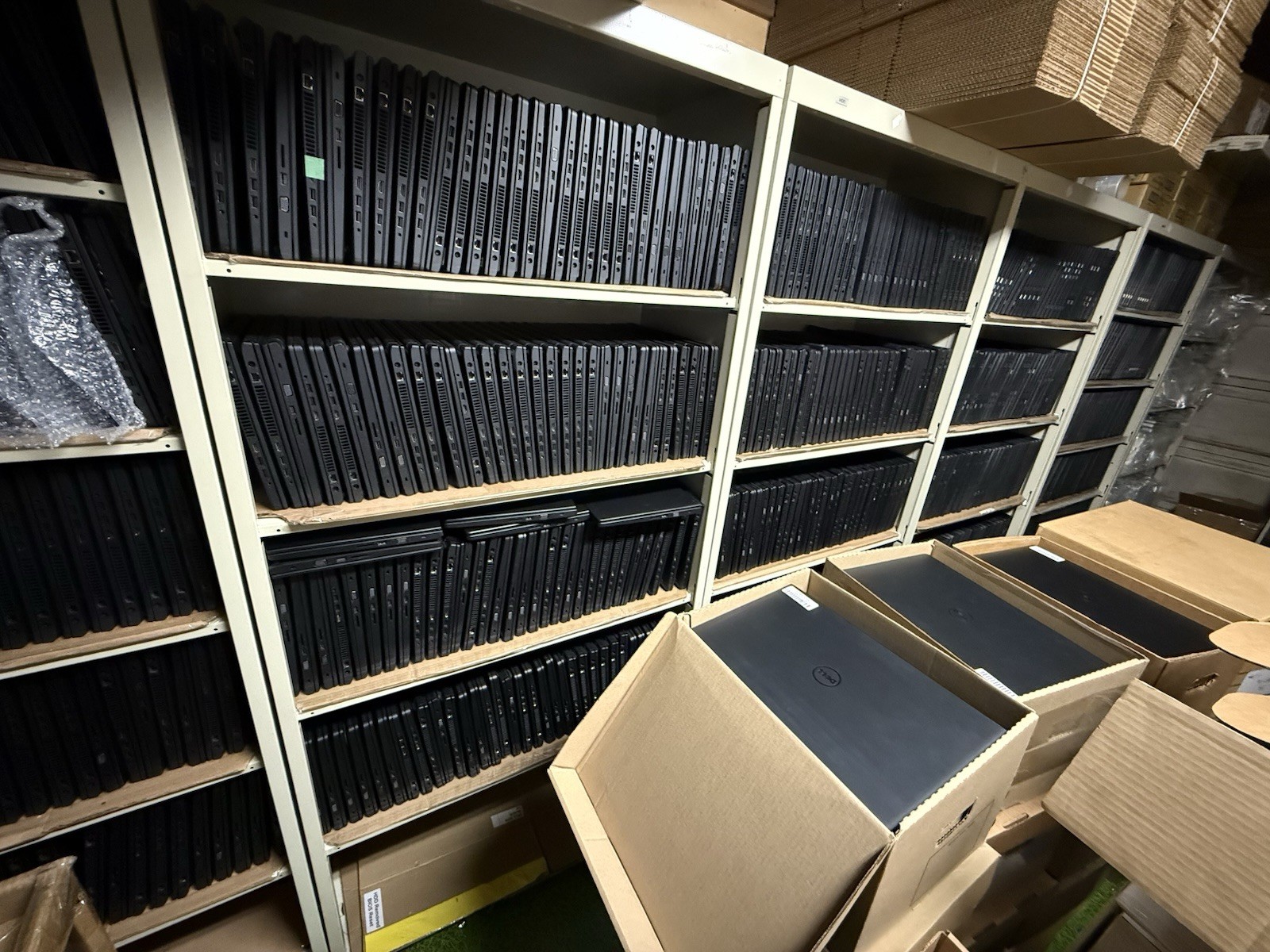 Lot of 250pcs Dell Latitude 15.6" 3570 Laptop i3 6100U, 4GB Used inNew-Condition