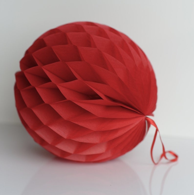 GENERIC 10IN/25CM HONEYCOMB PAPER BALL WITH RIBBONS - DEEP RED