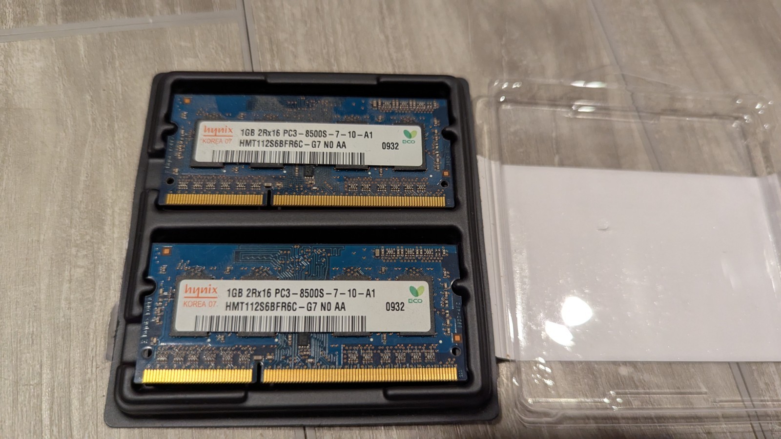 Hynix 1GB 2Rx16 PC3 8500S 7-10-A1 Apple OEM memory (Two DIMMs)