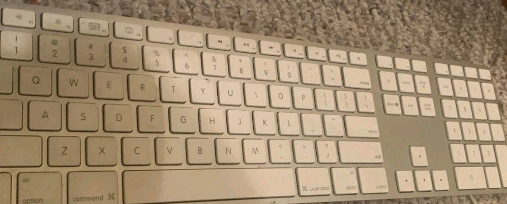 Apple White Aluminum USB Wired Keyboard A1243