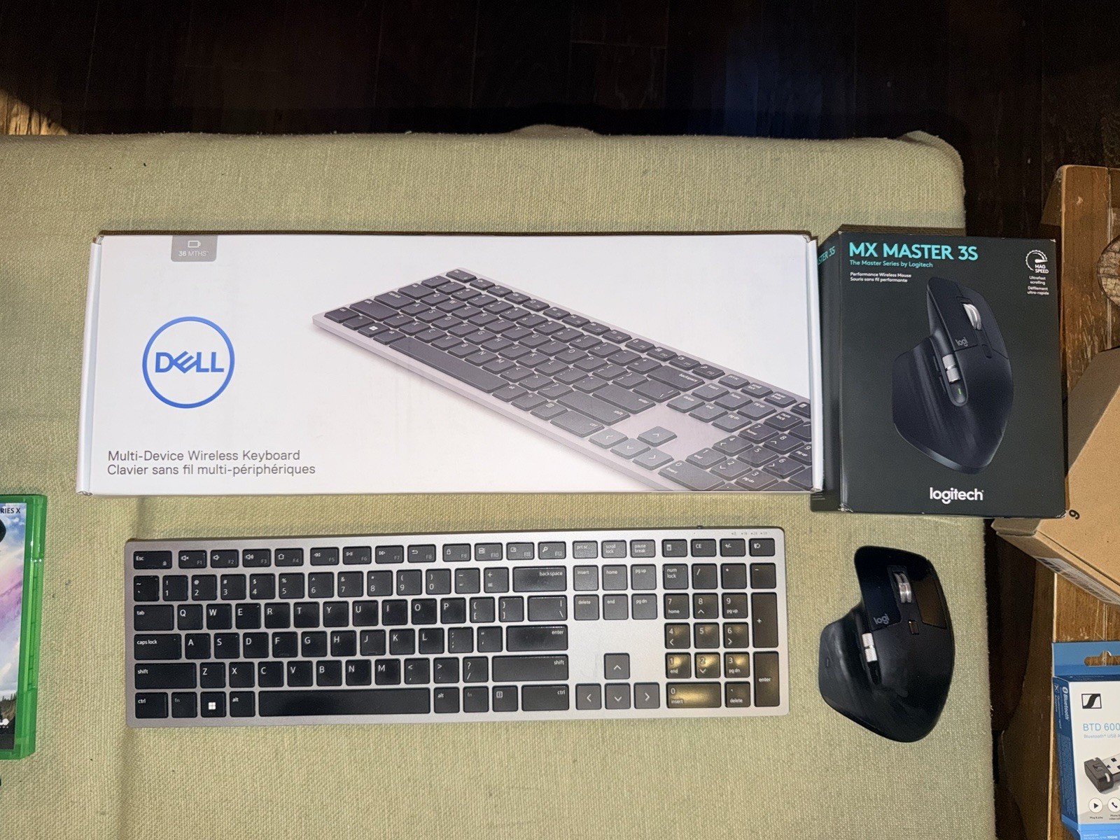 Dell Keyboard KB700 & Logitech MX MASTER 3s Mouse