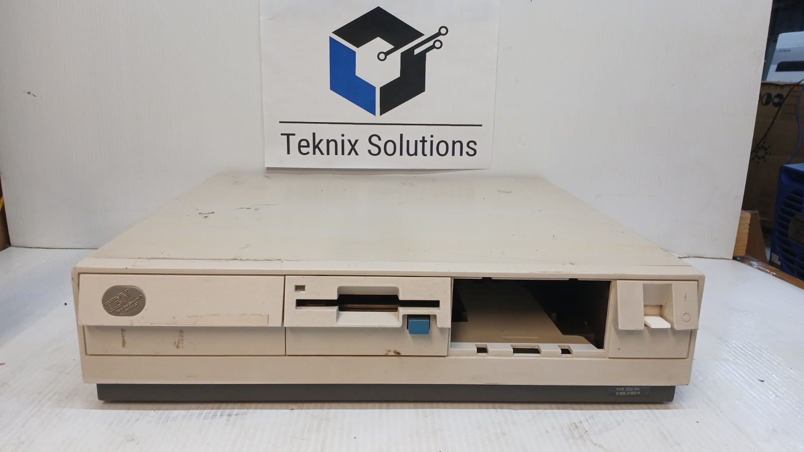 Vintage IBM Personal System/2 Model 30 8530-002 *POWERS ON* *UNTESTED* *READ*