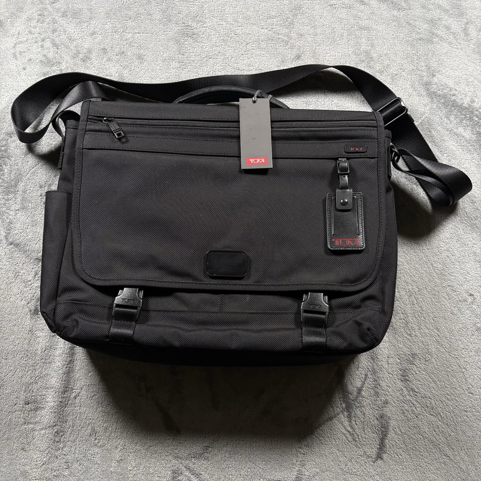 Brand new Tumi black Alpha FXT Expandable Messenger Briefcase Bag 22207DE