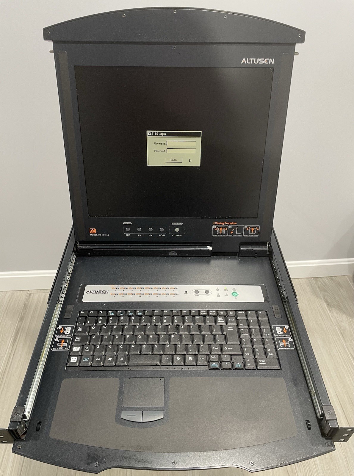 ATEN ALTUSEN KL9116M 16-Ports IP KVM 17" LCD Monitor Console Switch 1u Rack