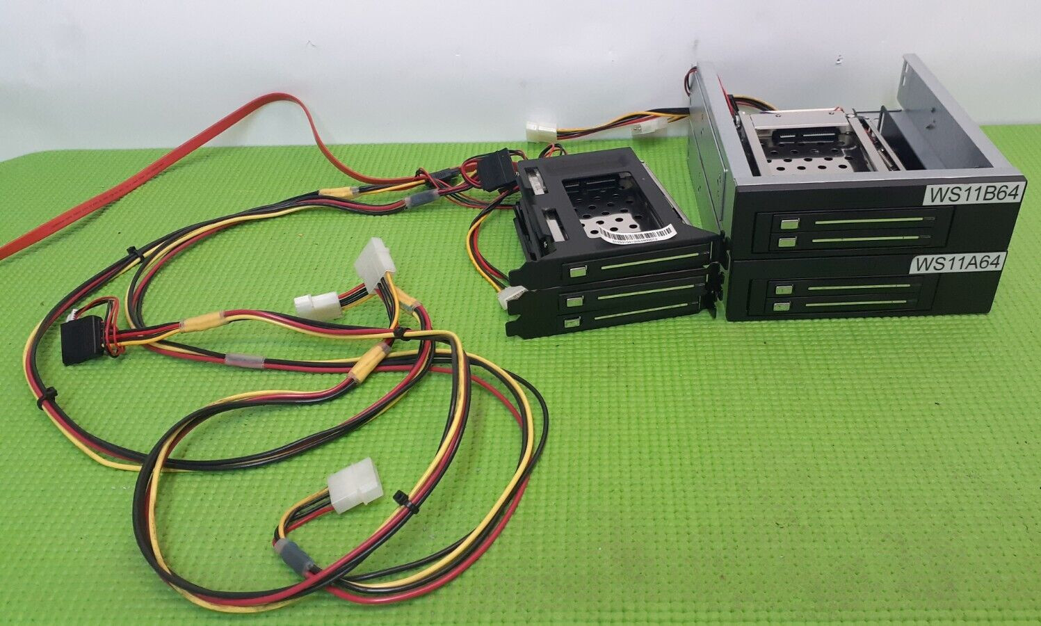 3x StarTech S25SLOTR 2.5in SATA 2x cd drive Hard Drive Bay for PC Expansion Slot