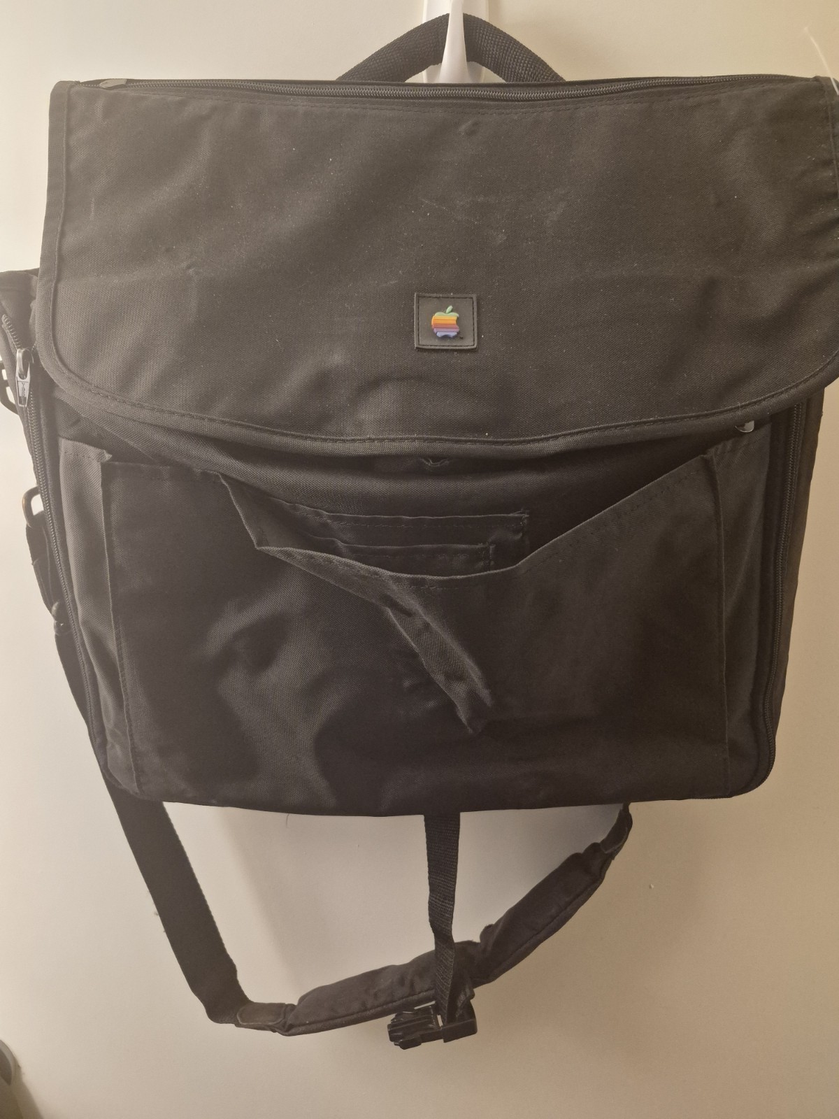 Apple Black Nylon Padded Shoulder/Messenger Bag for  MacBook *RARE VINTAGE*