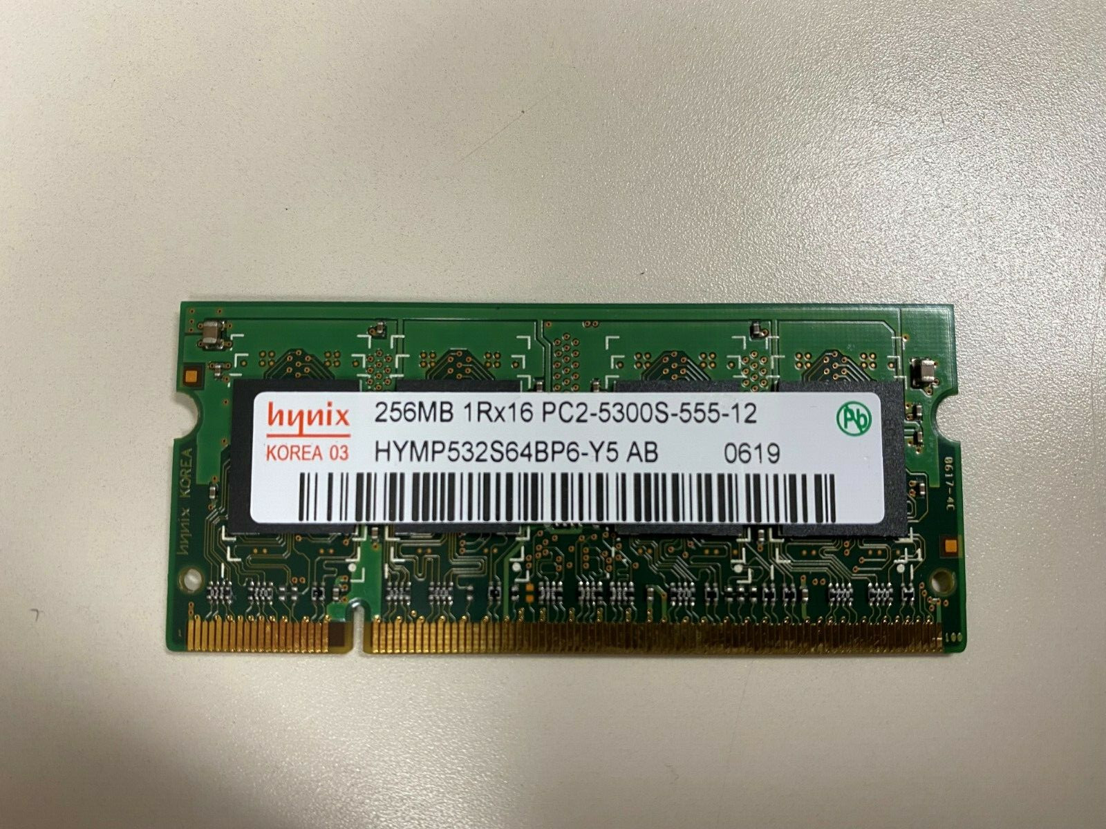 HYMP532S64BP6-Y5 GENUINE HYNIX LAPTOP MEMORY 256MB 1RX16 PC2-5300S-555-12(CA67)