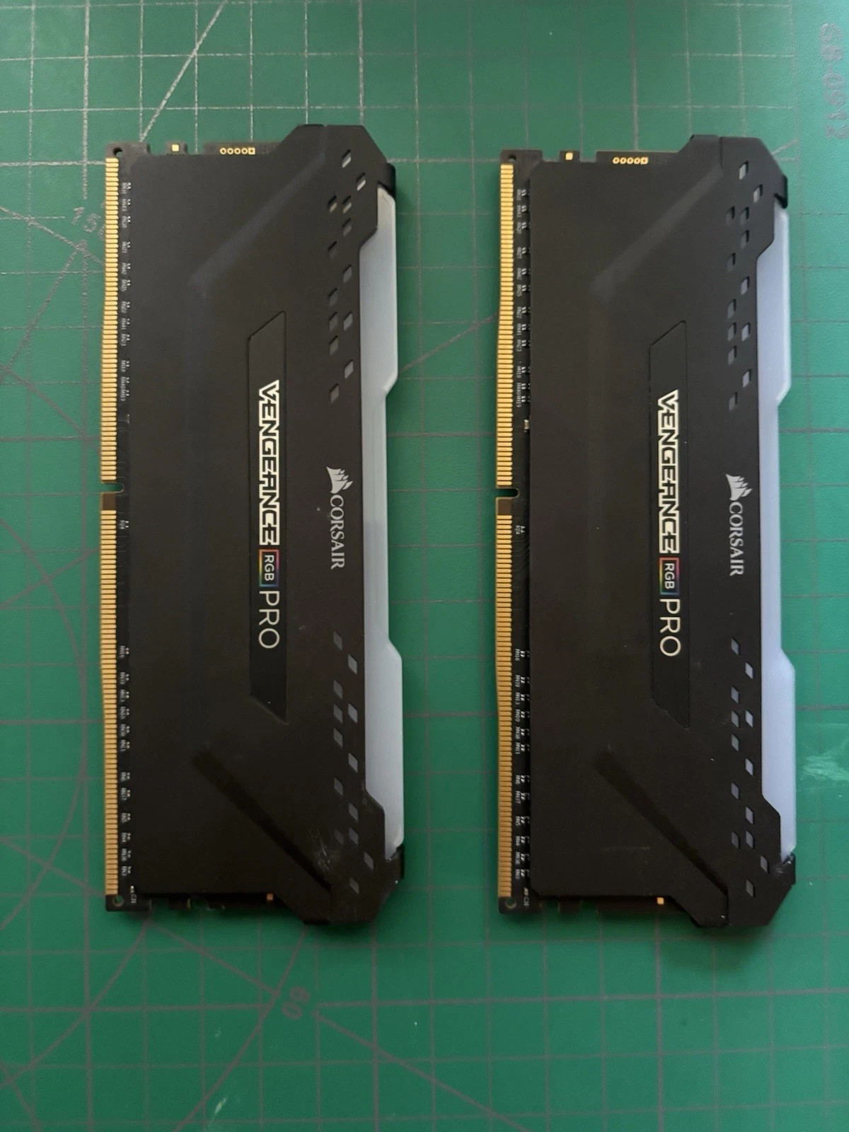 Corsair Vengeance RGB Pro 32GB (2x16GB) RAM DDR4 3200MHz CMW32GX4M2Z3200C16