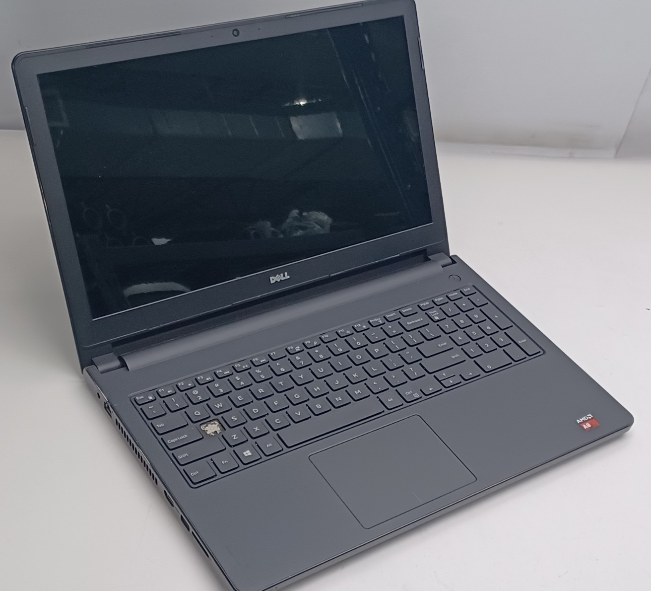 Dell Inspiron5555 4GB RAm No Storage AMD A8-7410 Missing Key For Parts or Repair