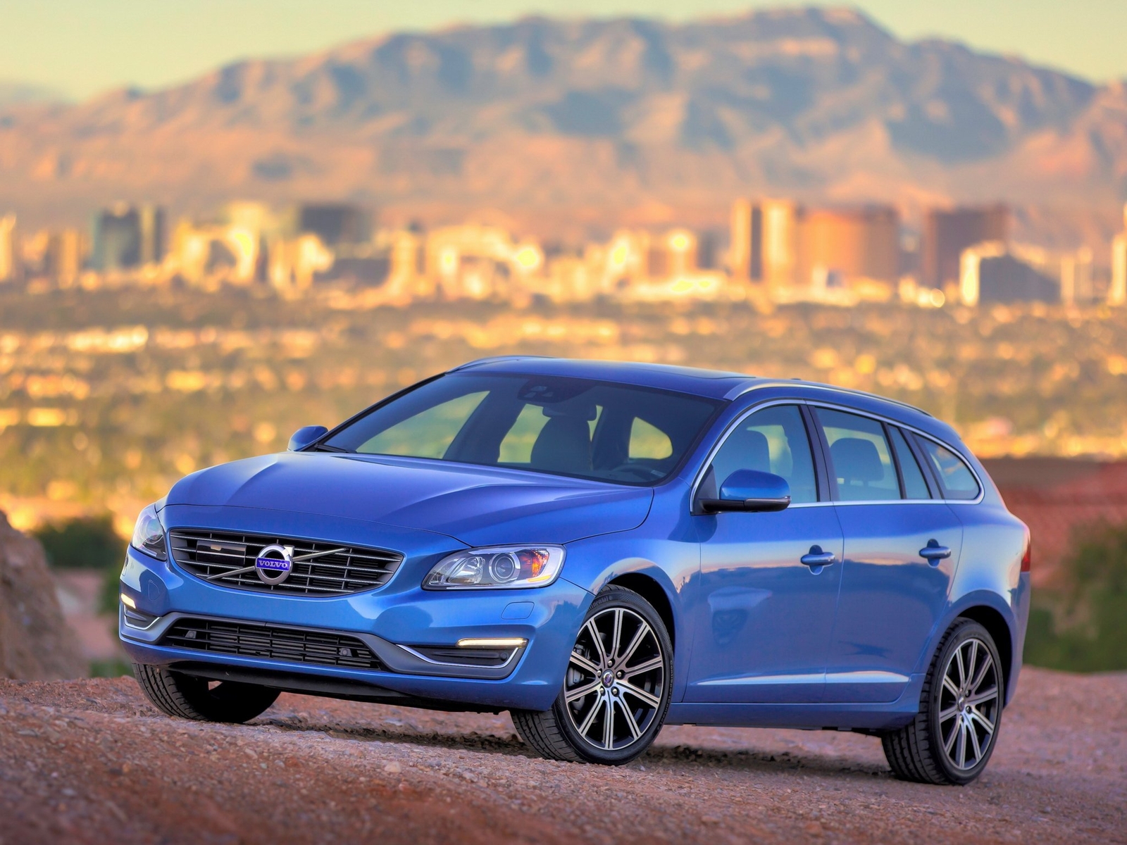 Cars 2014 volvo v60 t 5 us spec Desk Mat Stitched