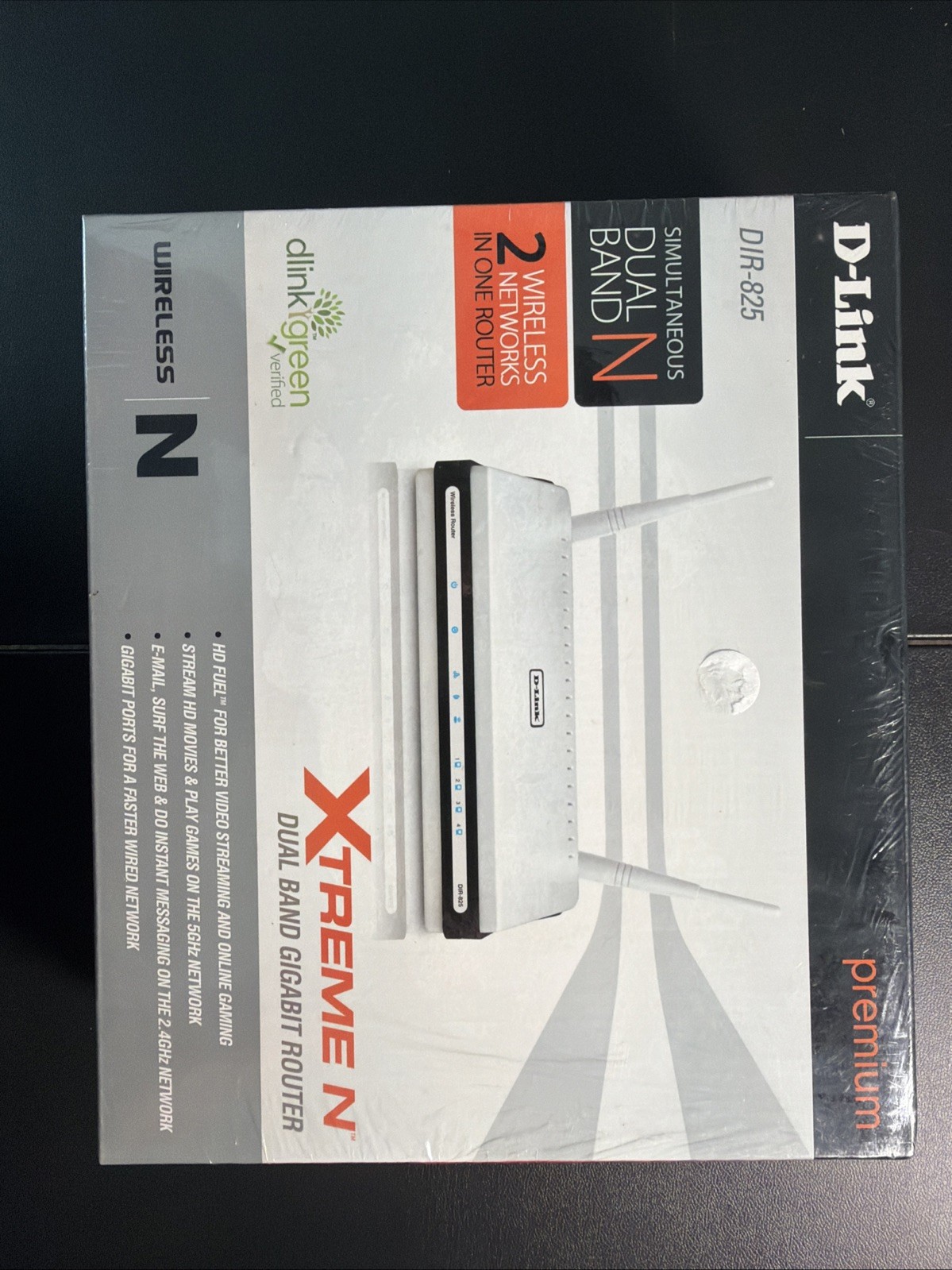 D-Link DIR-825 Xtreme N 300Mbps Dual Band Gigabit Wireless Router New Sealed