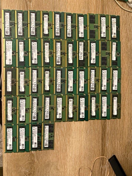 LOT OF 44 DDR5 SODIMM Mixed Speed and Brands 8GB x42 16GB x1 32GB x 1