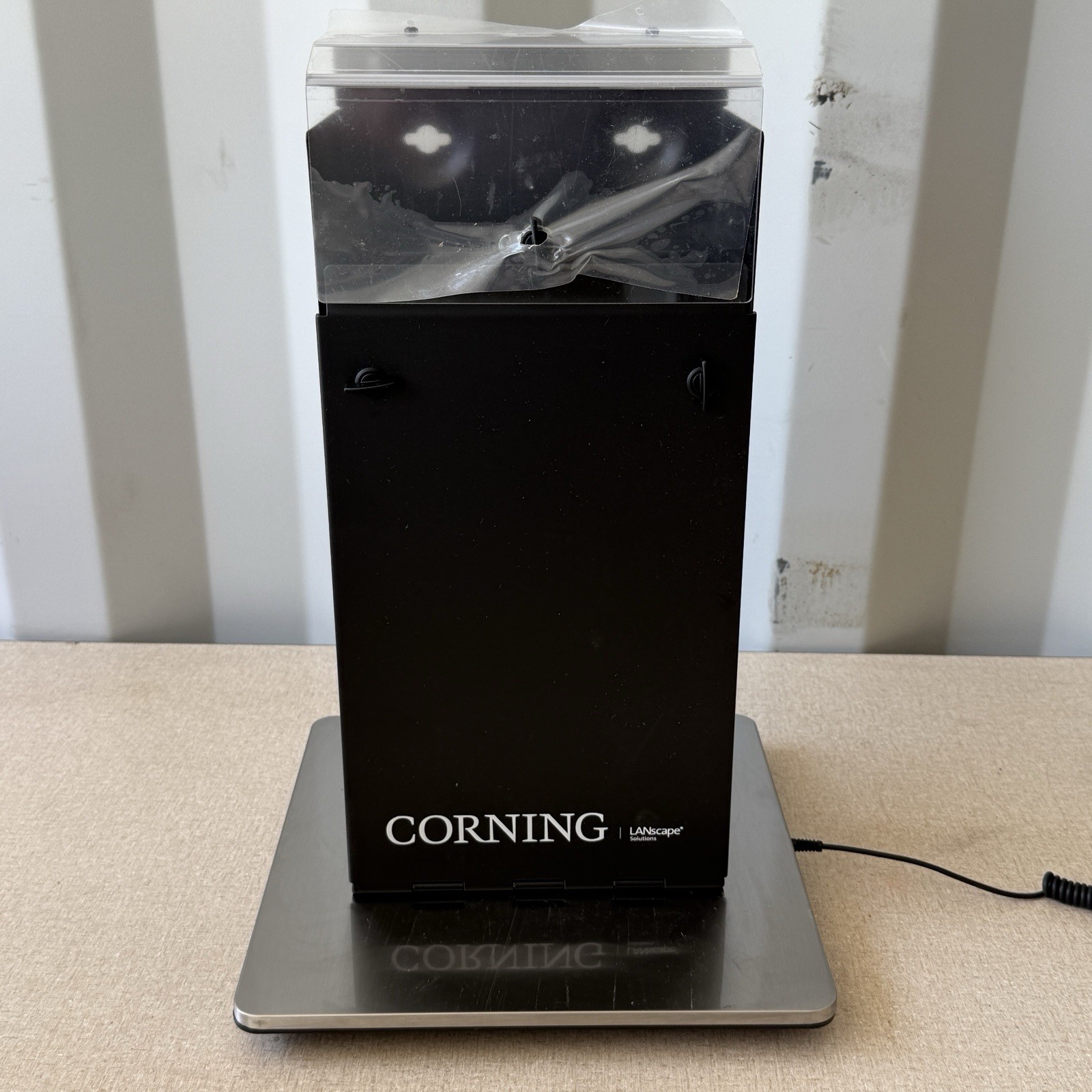 Corning WCH-02P Wall-Mountable Connector Housing Holds 2 CCH panels/cassettes