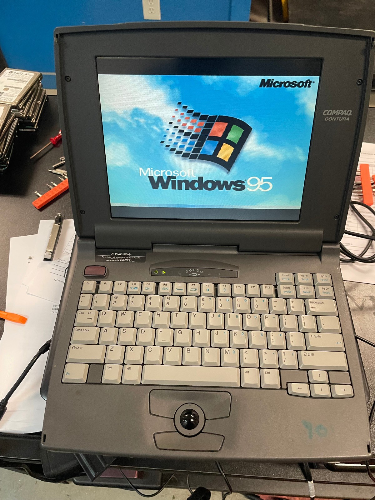 Compaq Contura 430cx Vintage Laptop 9.5" Intel 486DX2 50MHz Windows 95 Working