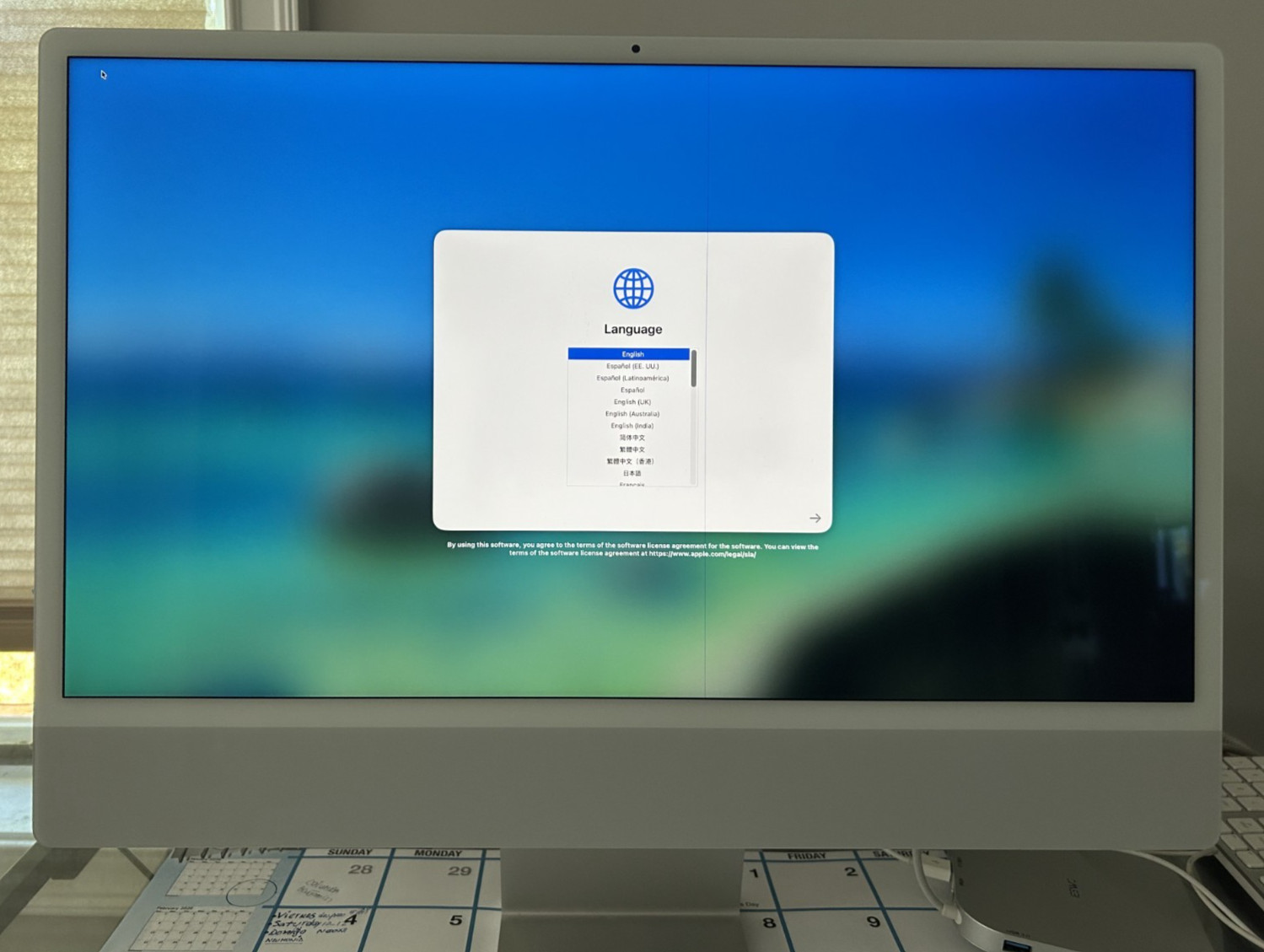 Apple iMac 24" (256GB , Apple M1, 3.20GHz, 8GB, 7-) Silver -21 ' w/minor problem