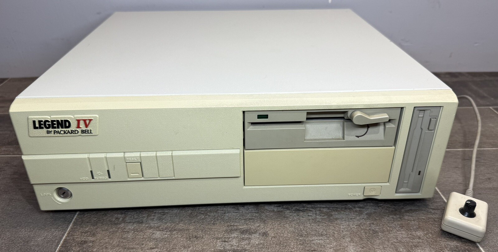 Vintage Legend IV by Packard Bell, Clean Retro PC