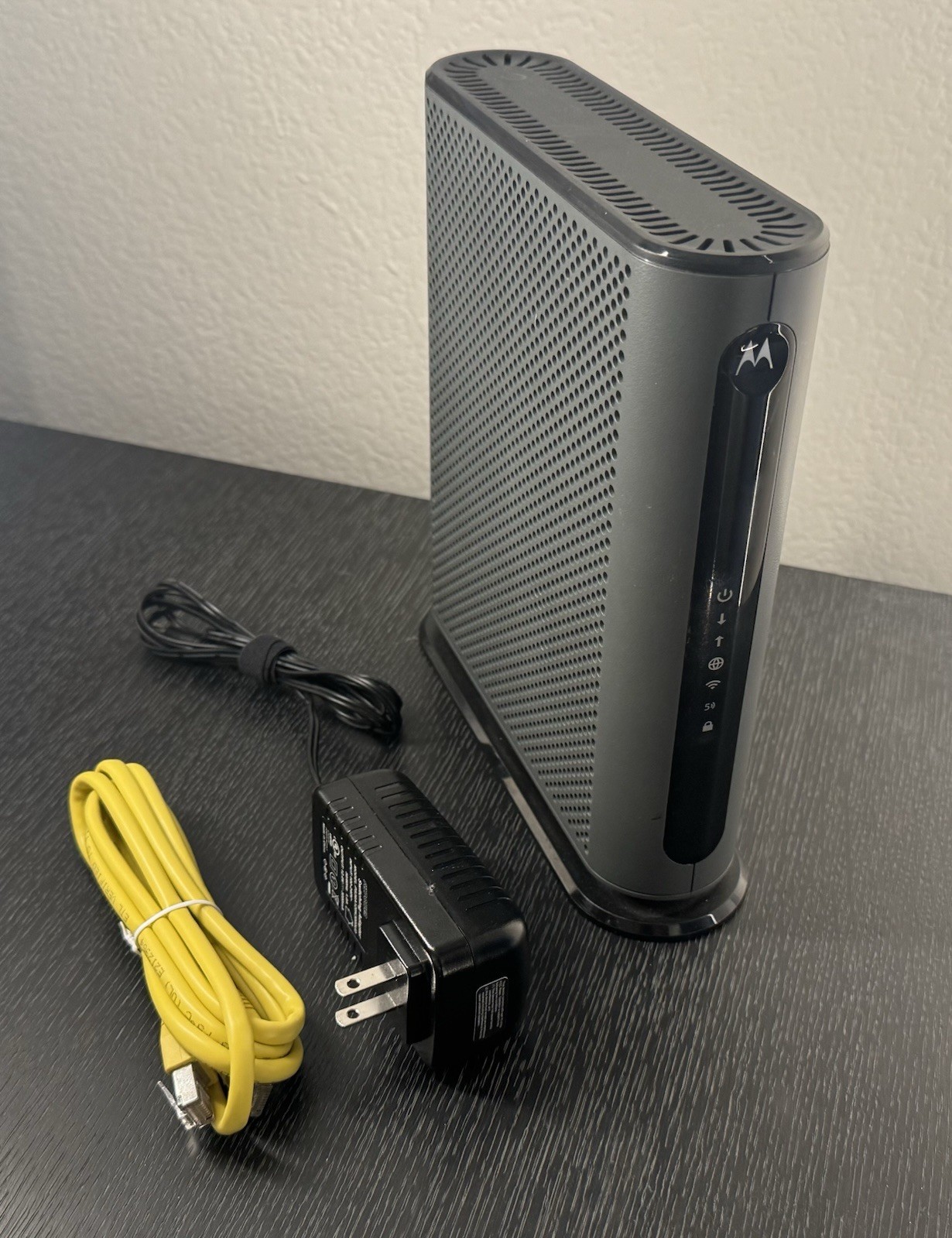 Motorola MG7550 16x4 DOCSIS 3.0 Cable Modem/Router AC1900