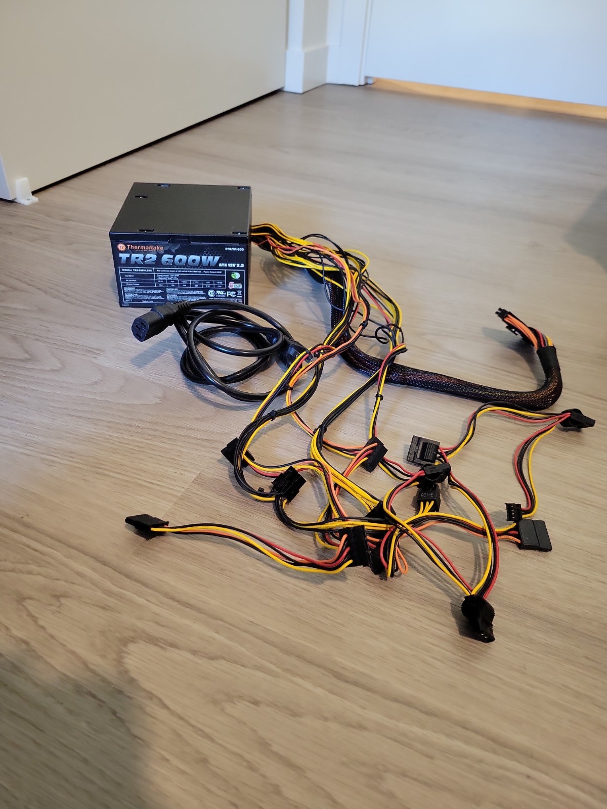 Thermaltake TR2-600W Power Supply Model TR2-600NL2NH