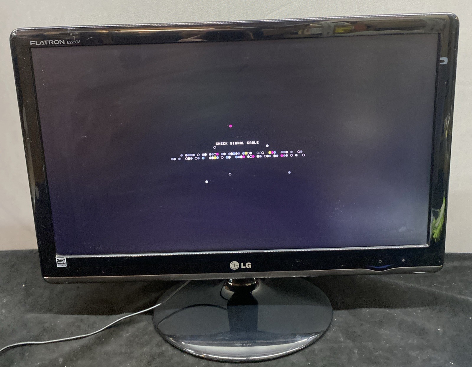 LG Flatron E2250 V LED High Res. LCD Tv Works Great No Remote 