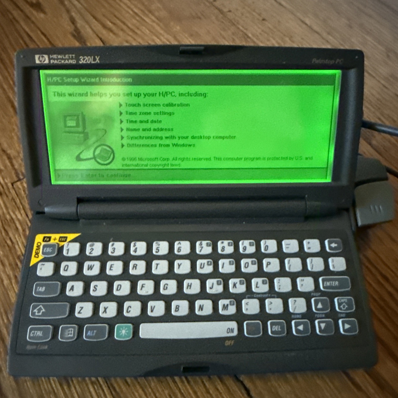 Hewlett Packard HP 320LX Handheld Palmtop PC Computer Box Backlit  Docking Cradl
